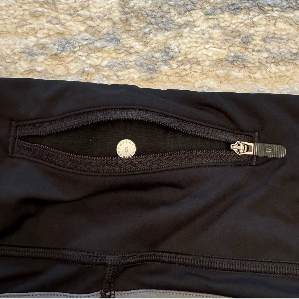 Lululemon Run Crew Tight Leggings
Black / True Navy / Steam Blue, Size 6 - Picture 9 of 11